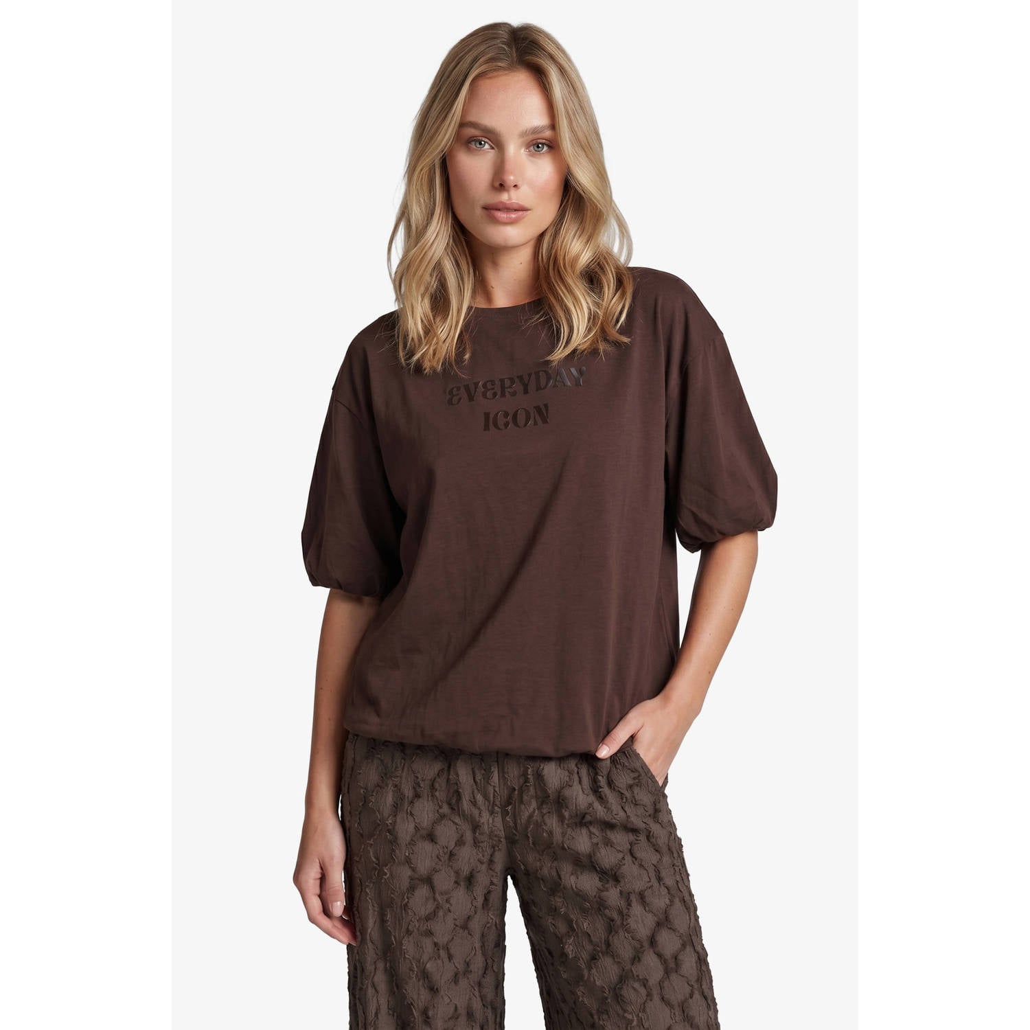 FLURESK T-shirt bruin