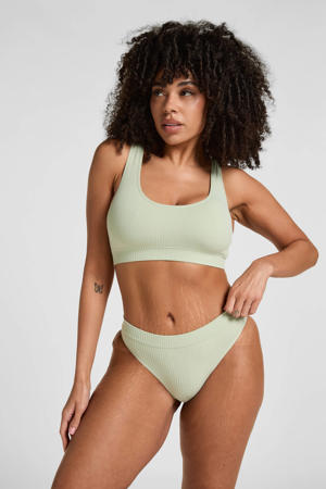 brazilian Dianne mintgroen
