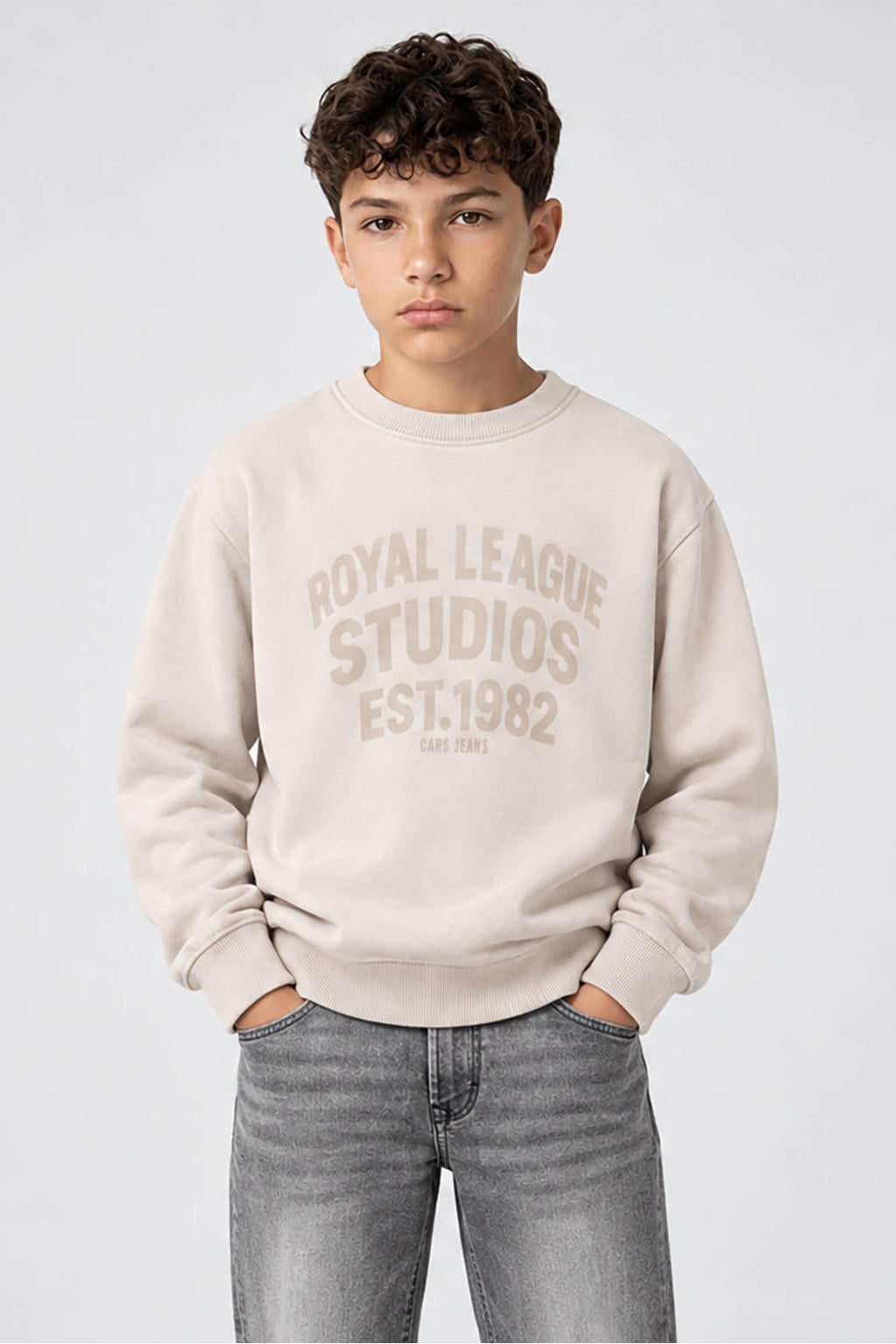 Zandkleurige jongens Cars sweater met printopdruk, lange mouwen, ronde hals en geribde boorden
