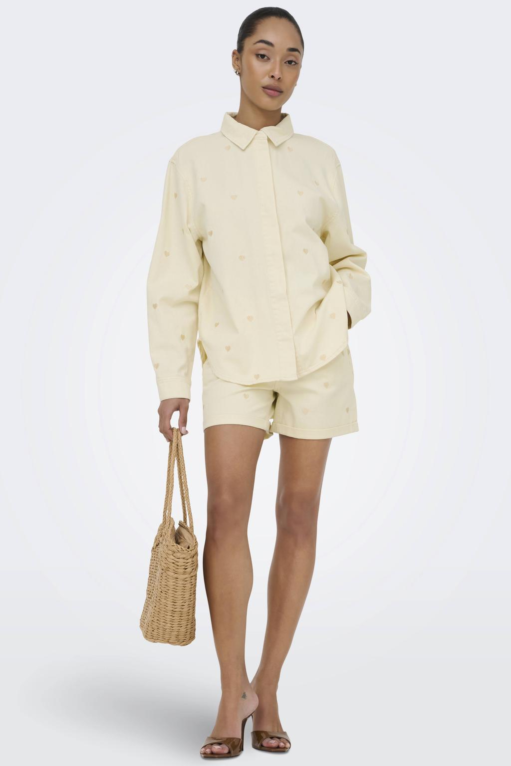 Lichtgele dames ONLY regular waist short van denim met rits- en knoopsluiting en hartjesprint