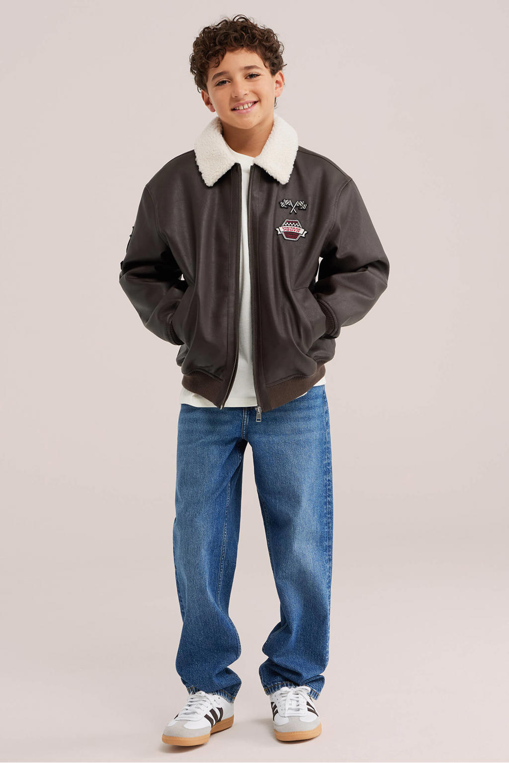 WE Fashion teddy bomberjack met patches - bruin