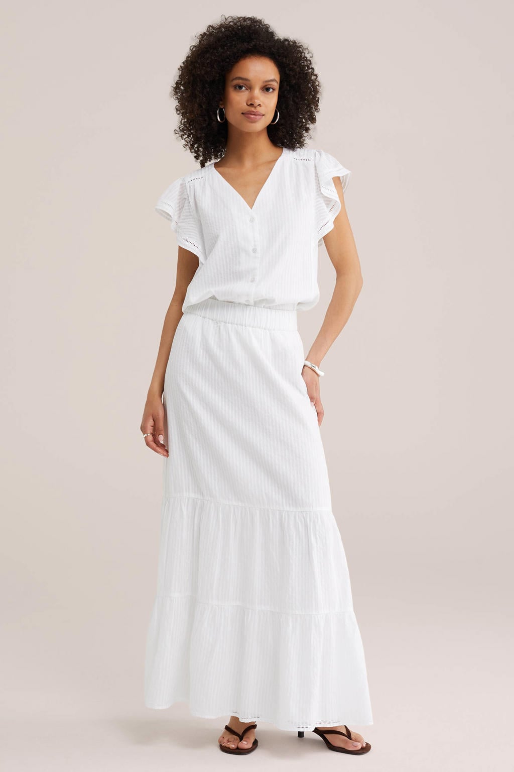 Witte dames WE Fashion gestreepte blouse broderie van katoen met V-hals en knoopsluiting