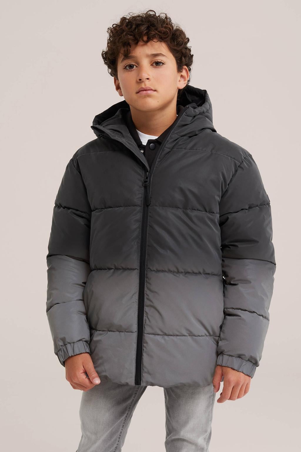 Grijze jongens WE Fashion winterjas van polyester met meerkleurige print, lange mouwen, capuchon, ritssluiting en elastische boord