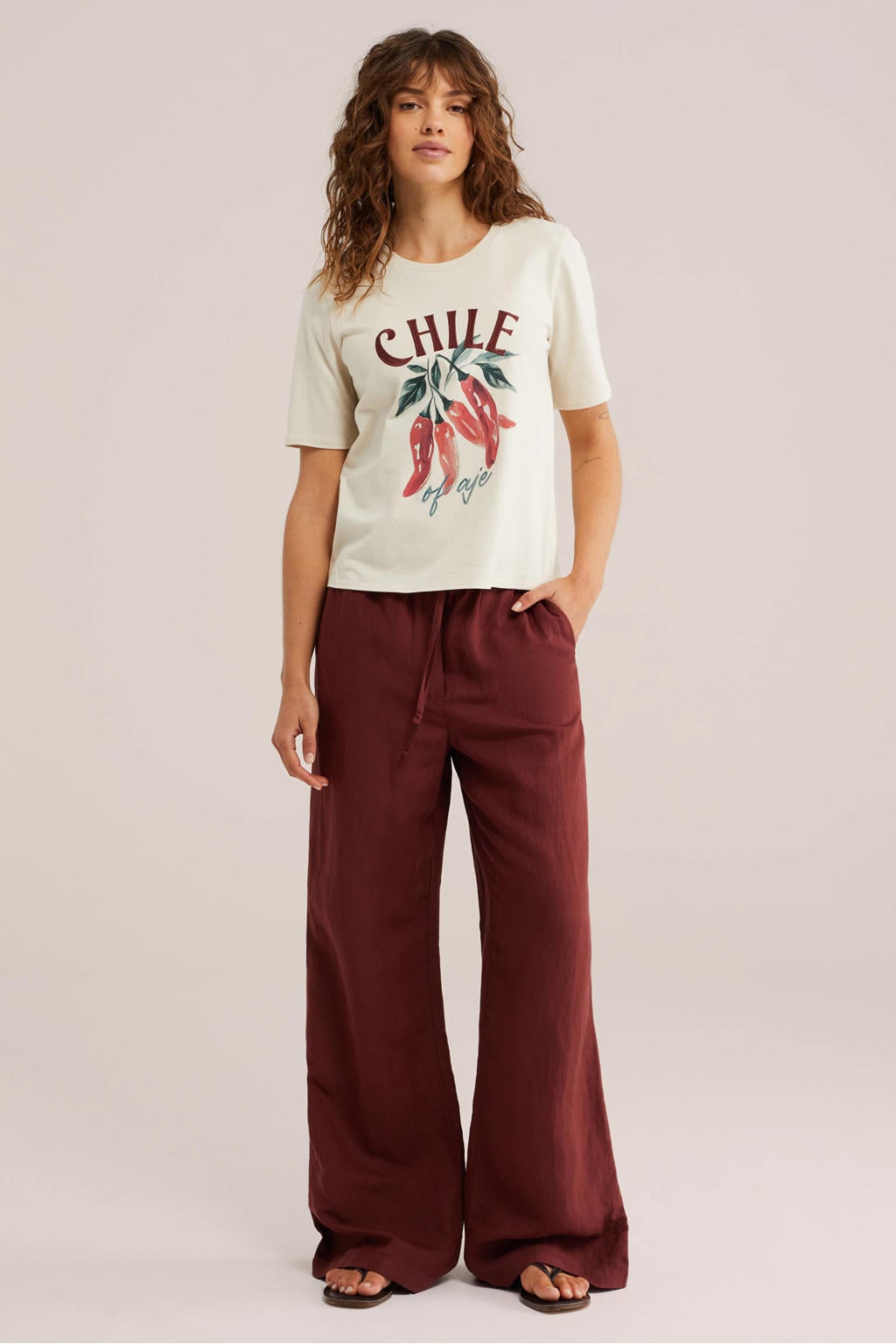 Ecru en rode dames WE Fashion T-shirt van katoen met printopdruk, korte mouwen en ronde hals