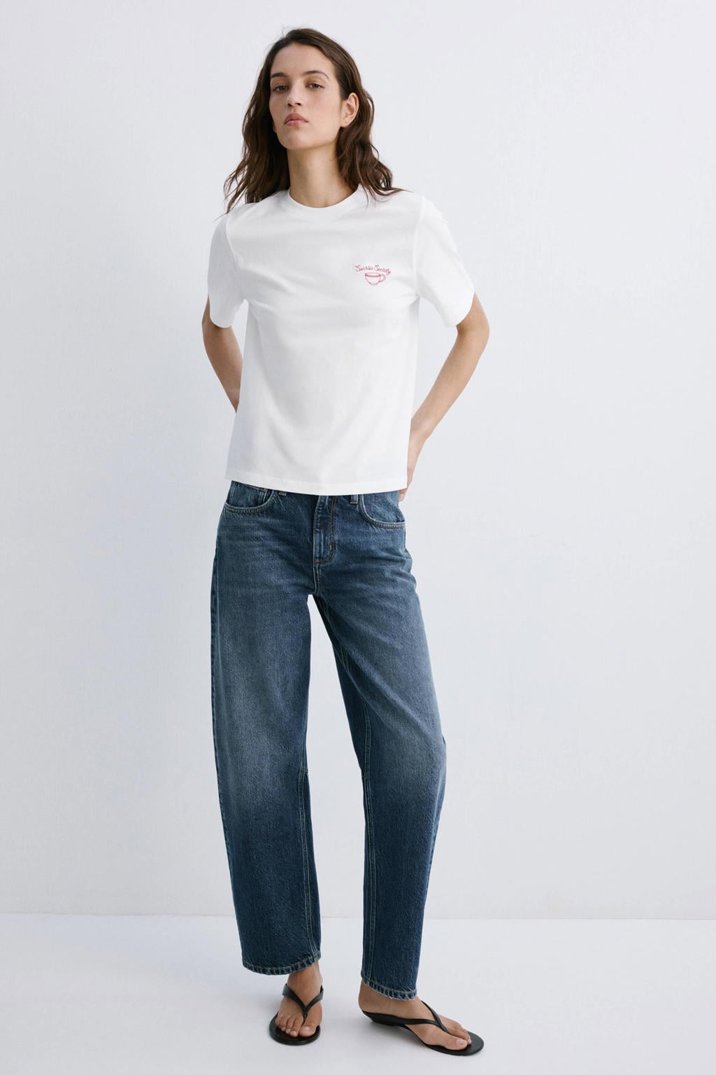 Ecru en rode dames Mango T-shirt van katoen met effen, korte mouwen, ronde hals en borduursels