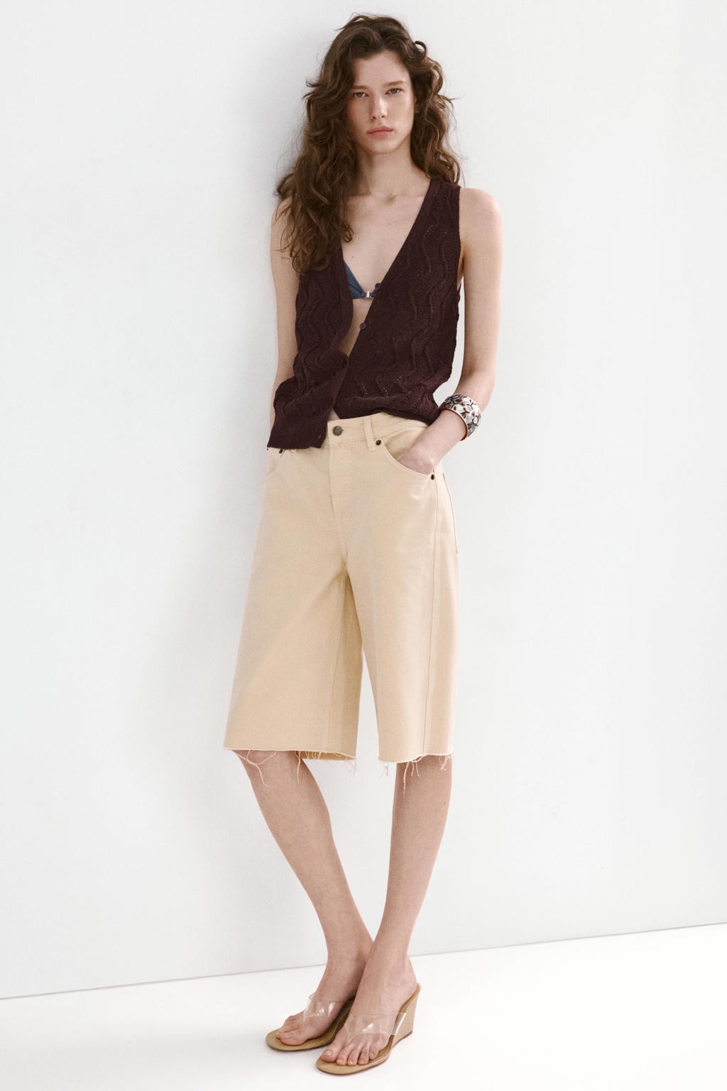 Bruine dames Mango vest gebreid met effen, V-hals en knoopsluiting