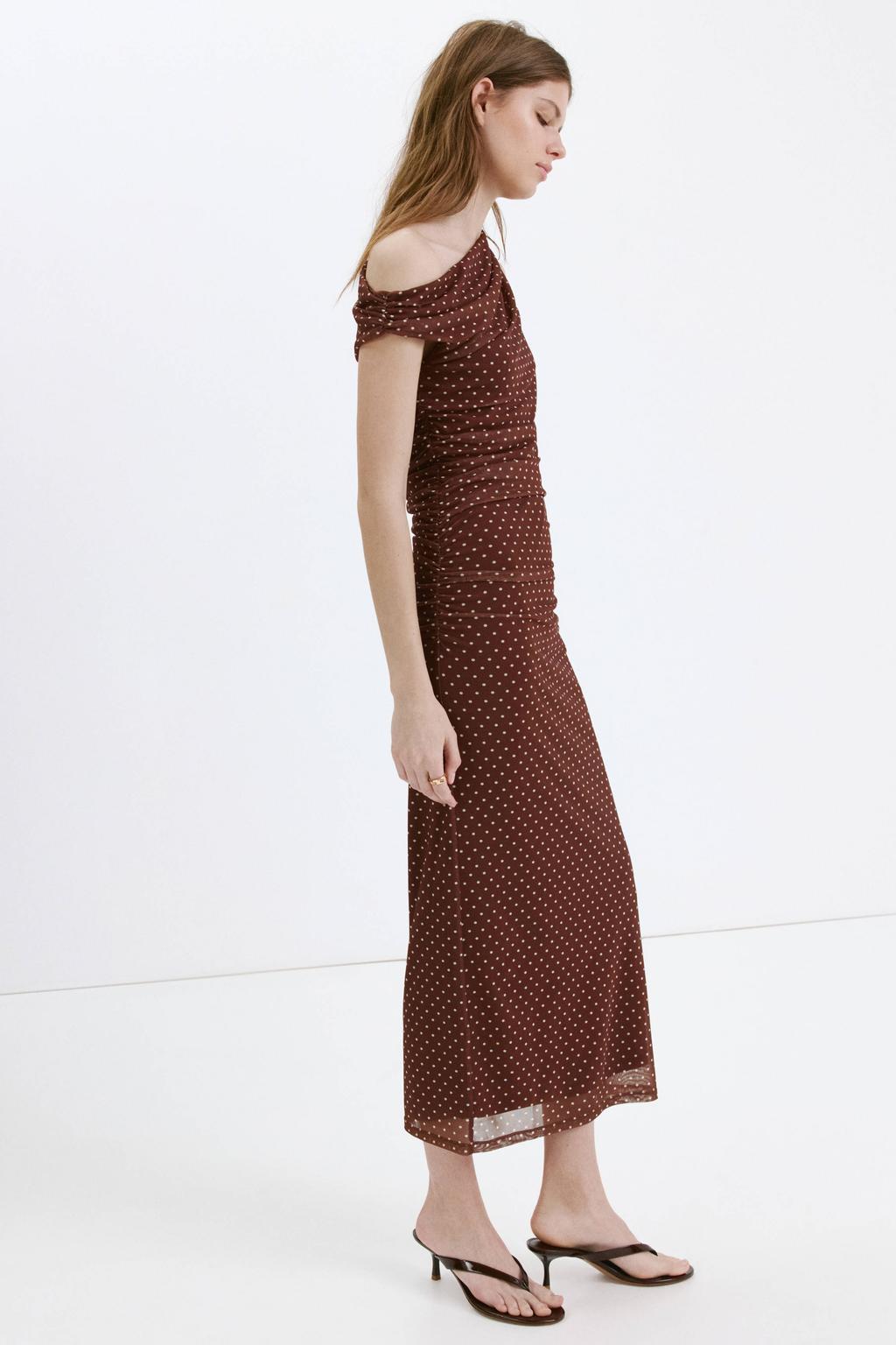 Bruin en witte dames Mango off shoulder midi jurk van polyester met stippenprint en korte mouwen