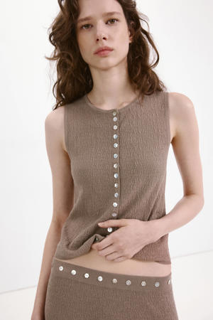 mouwloze top met textuur taupe