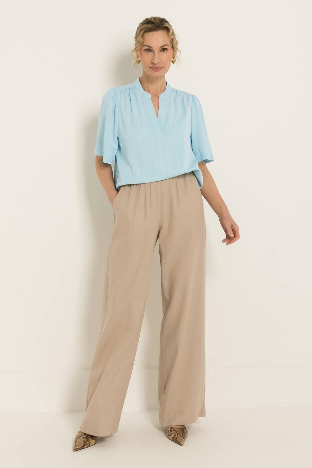 Lichtblauwe dames CLAUDIA BY CLAUDIA STRÄTER blousetop van viscose met effen, korte mouwen, V-hals, knoopsluiting en schouderdetail