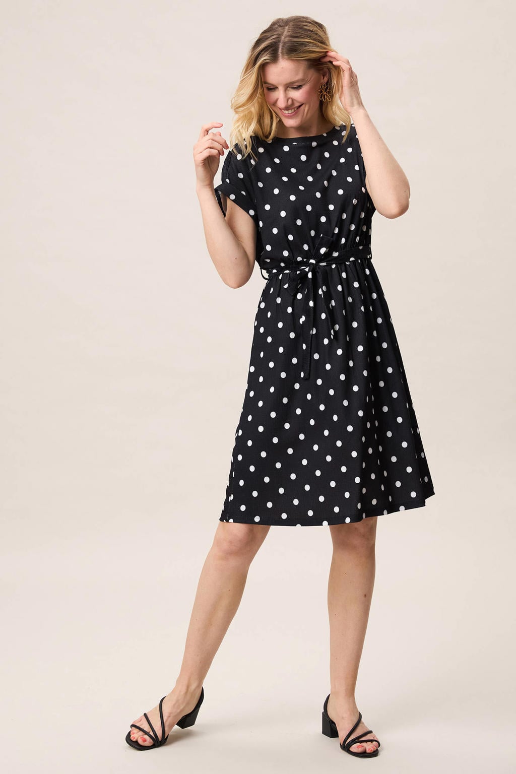 Zwarte dames Miss Etam zomerjurk van polyester met stippenprint, korte mouwen, ronde hals en ceintuur