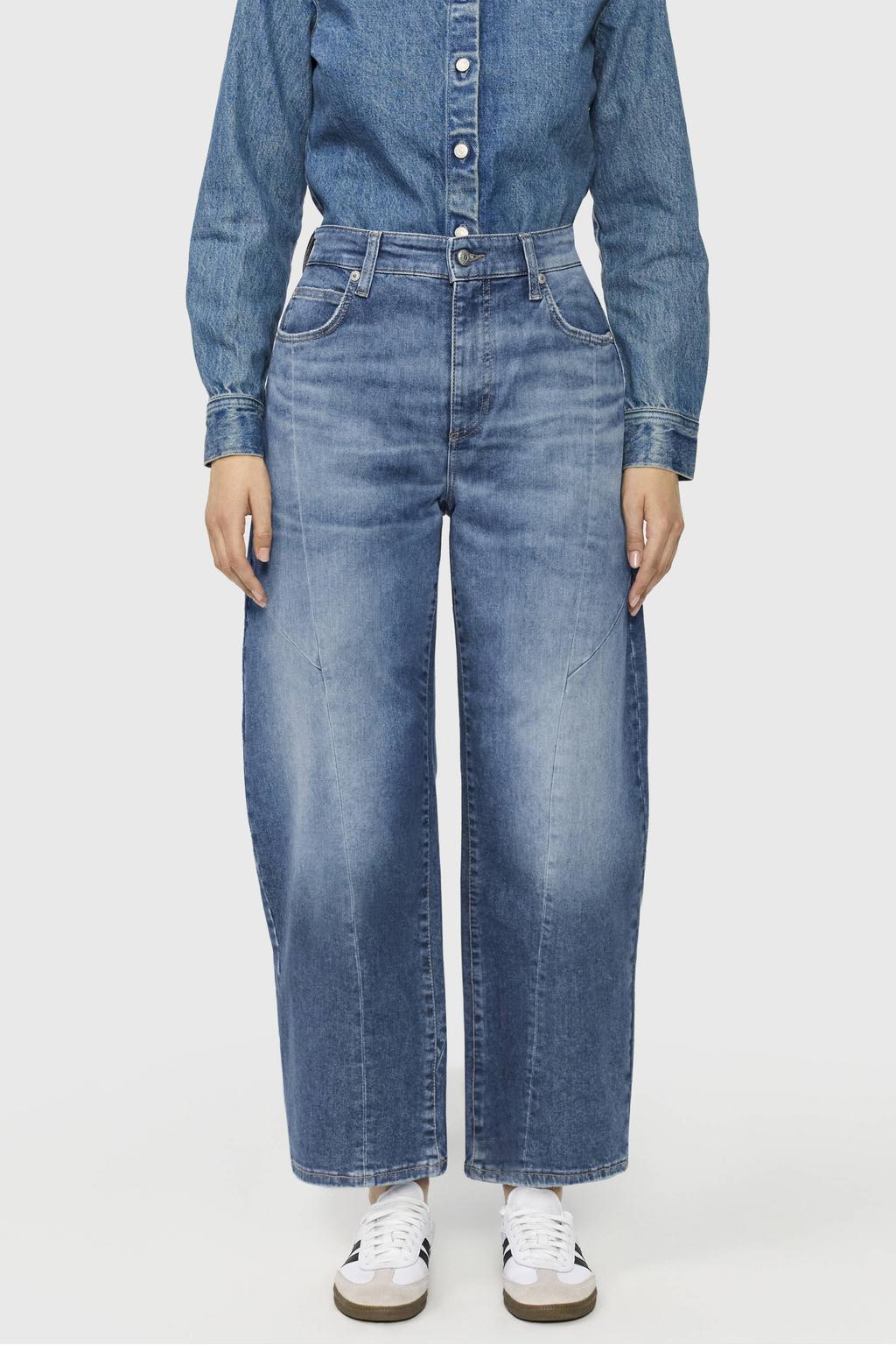 Medium blue denim dames MAC barrel jeans mediumblauw van denim met high waist, rits- en knoopsluiting en effen
