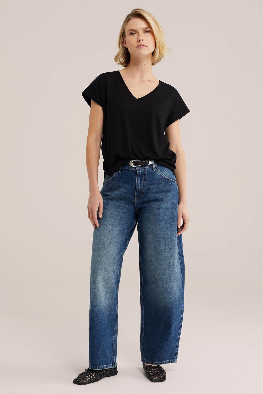 Zwarte dames WE Fashion T-shirt van viscose met effen, korte mouwen en V-hals