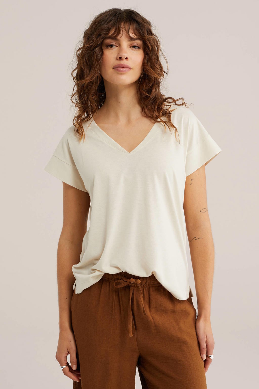 Beige dames WE Fashion T-shirt van viscose met effen, korte mouwen en V-hals