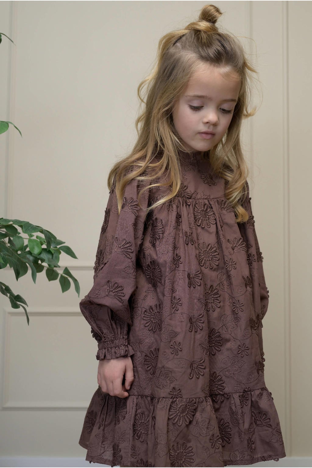 Le Chic gebloemde A-lijn midi jurk met ruches - chocoladebruin