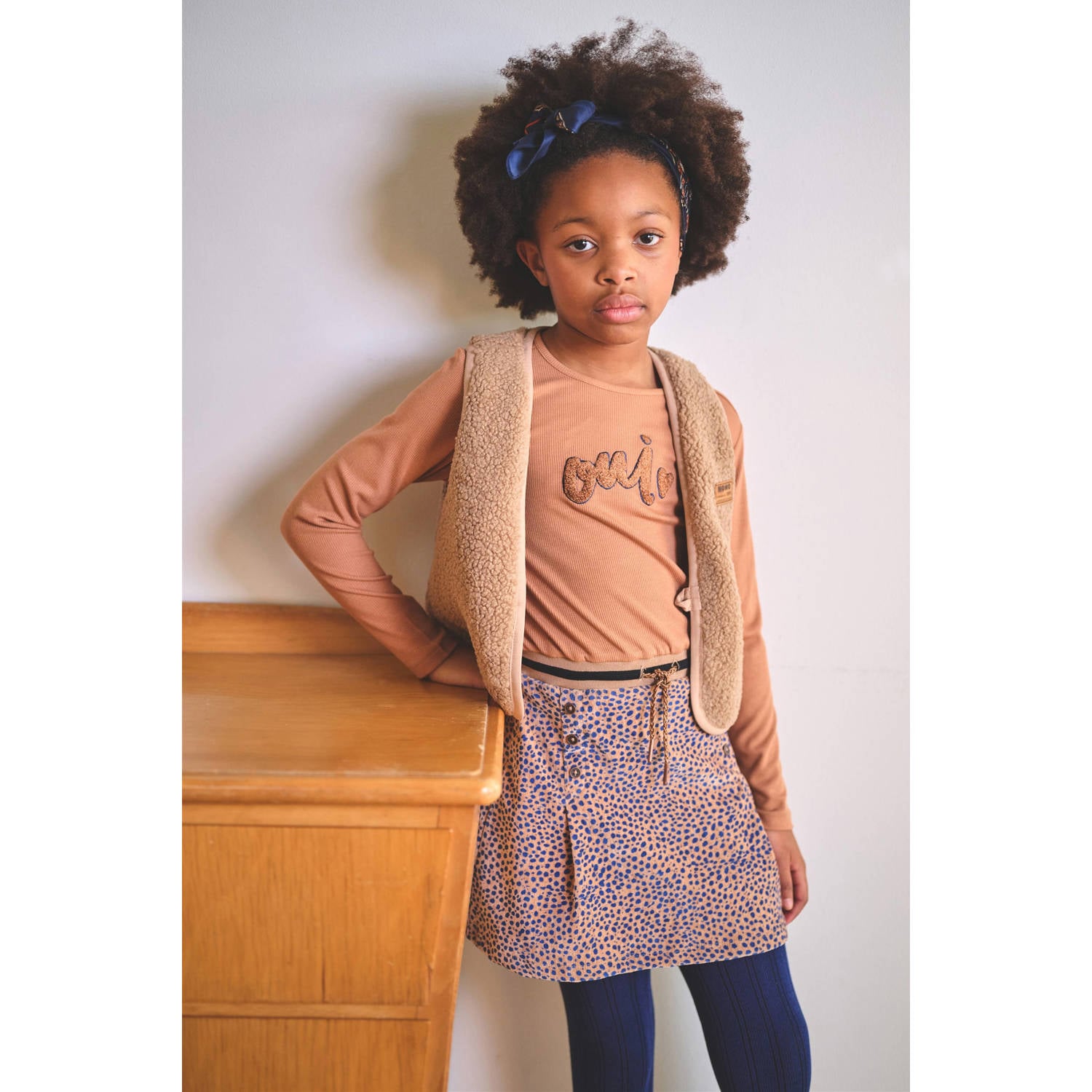 NONO midi jurk met tekst bruin blauw