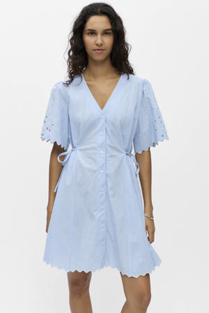 korte gestreepte broderie blousejurk - lichtblauw