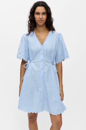 korte gestreepte broderie blousejurk - lichtblauw