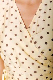 thumbnail: Colourful Rebel viscose korte wikkeljurk met stippen - lichtgeel
