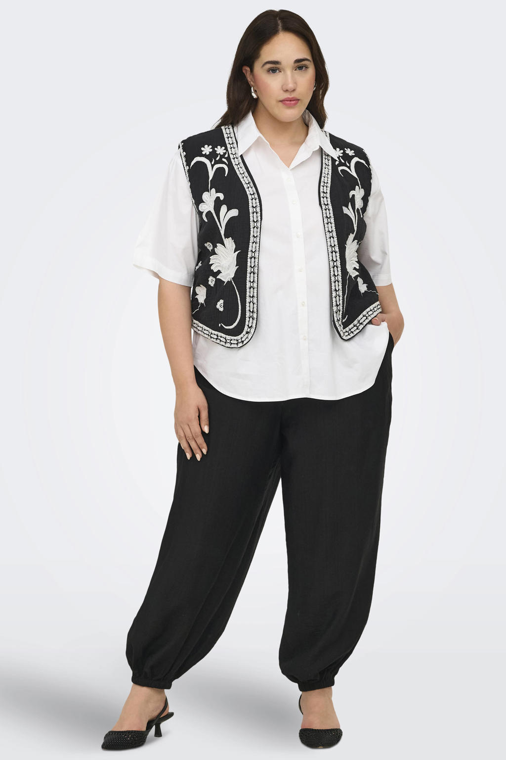 ONLY CARMAKOMA gebloemd gilet Plus Size met borduursels - zwart