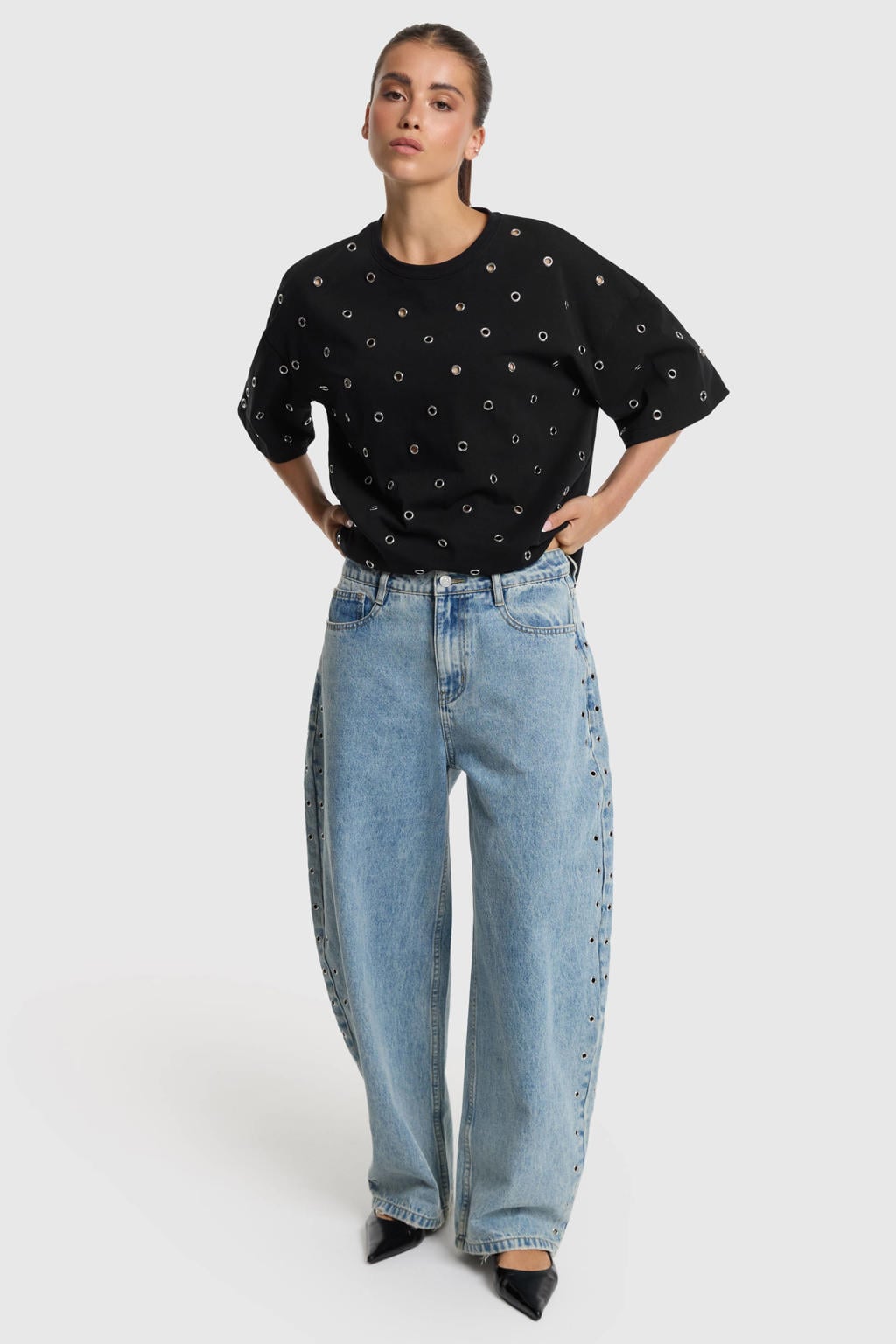 Zwarte dames Alix the Label top en met backprint, korte mouwen, ronde hals en studs