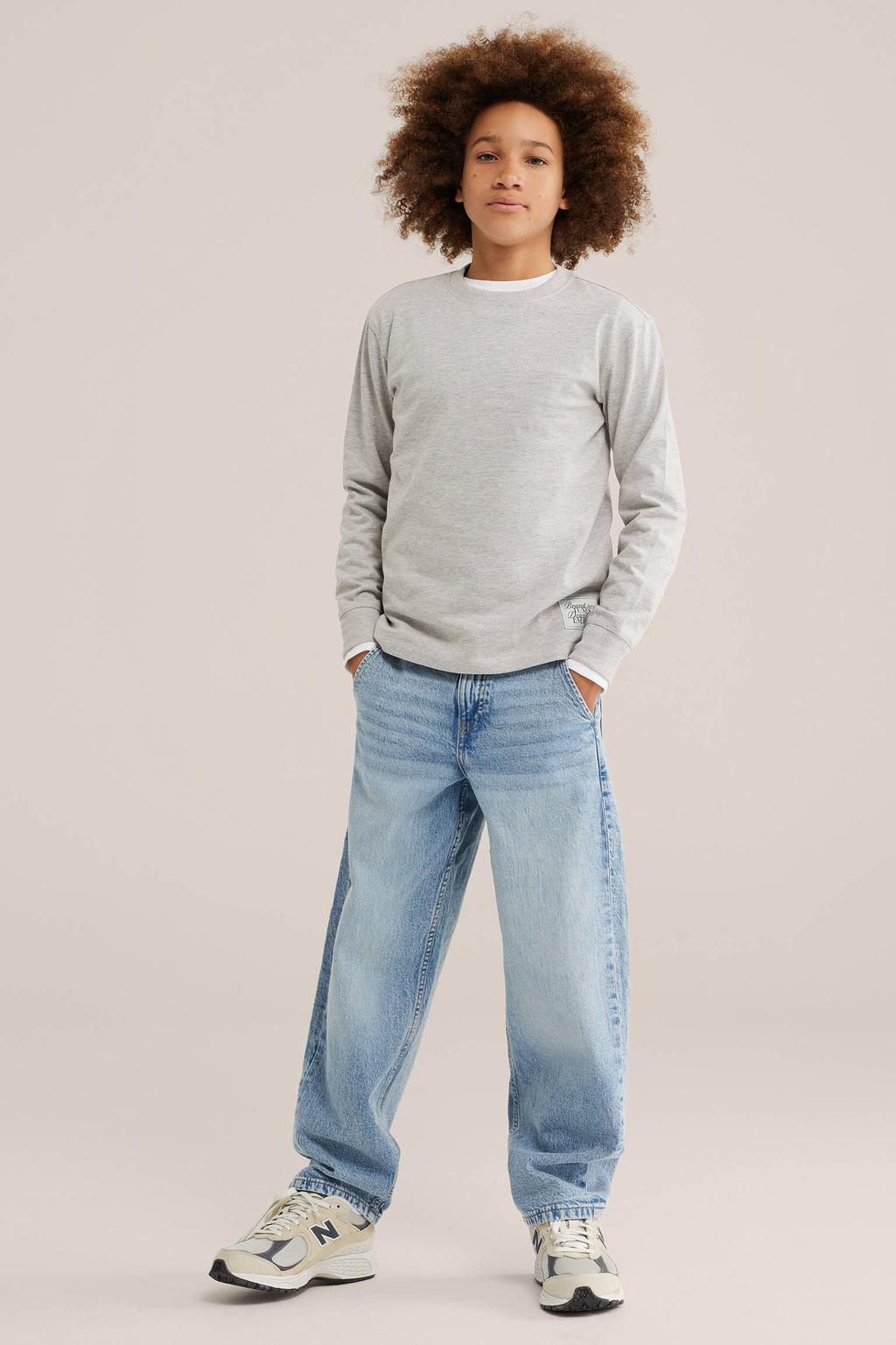 Lichtgrijze jongens WE Fashion longsleeve van katoen met effen, lange mouwen en ronde hals