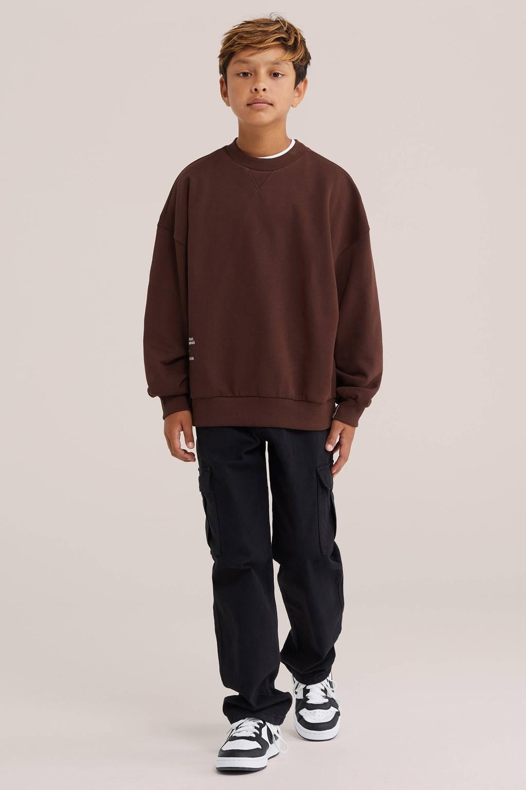 WE Fashion sweater met backprint - roodbruin