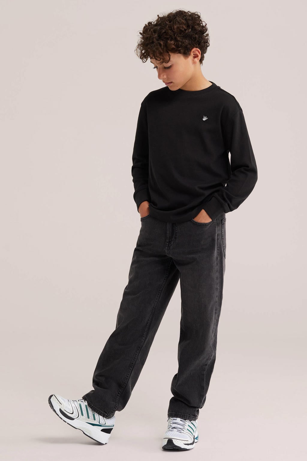Black denim jongens WE Fashion loose fit jeans van denim met effen