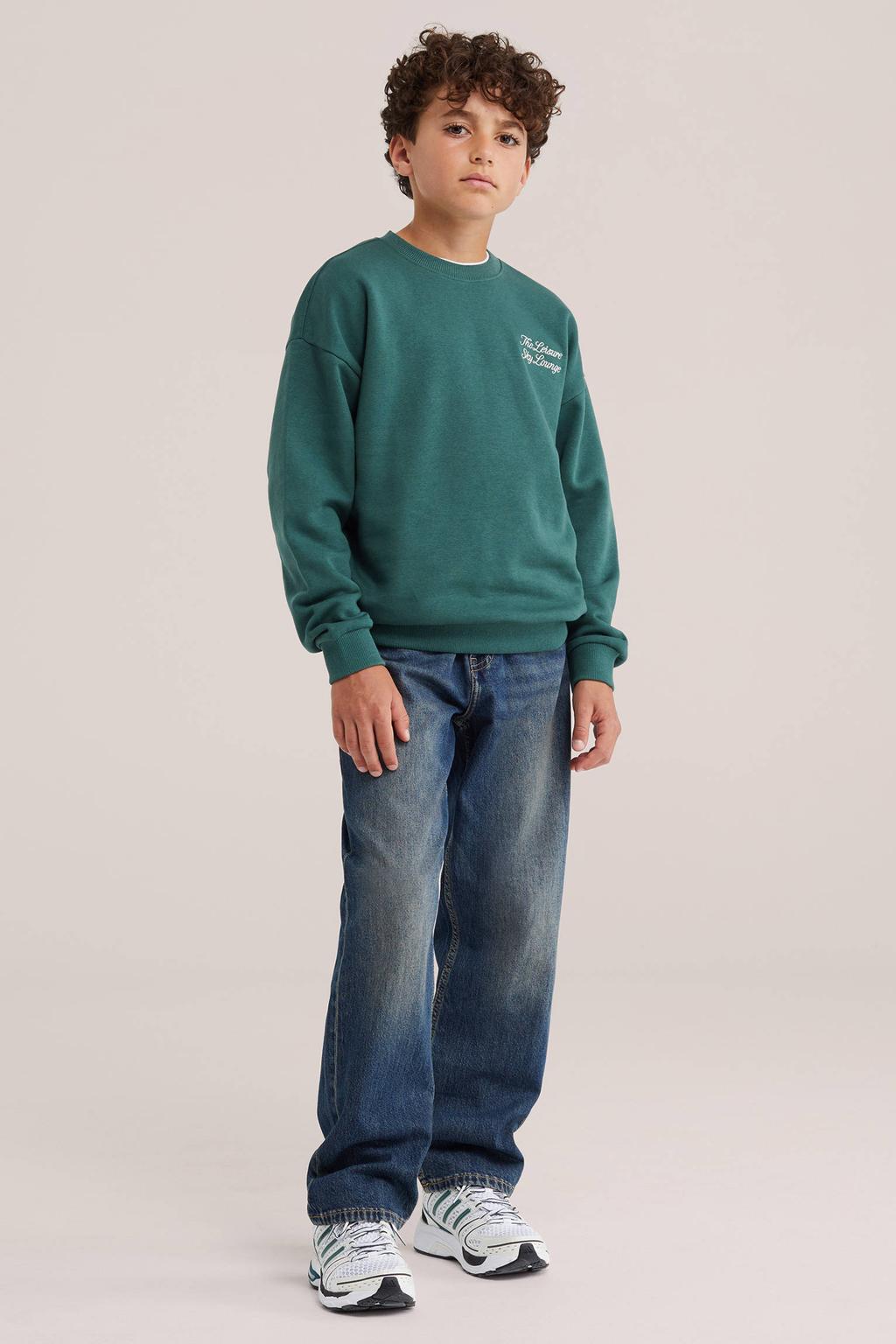 Donkergroene jongens WE Fashion sweater met backprint, lange mouwen en ronde hals