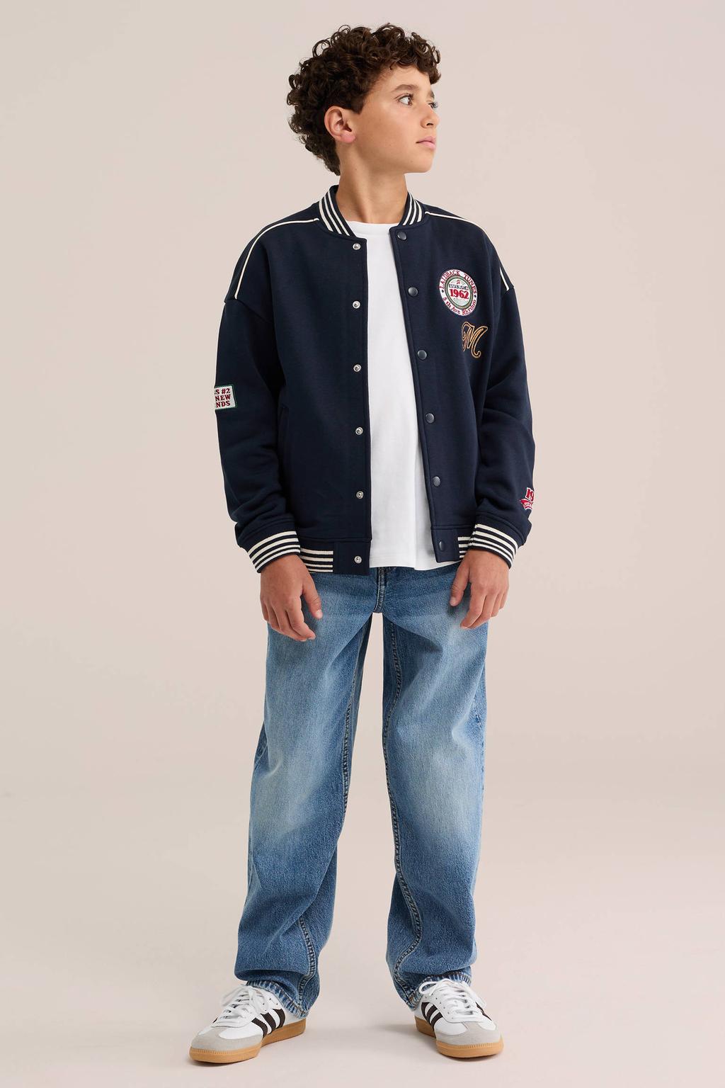 Medium blue denim jongens WE Fashion Blue Ridge baggy jeans van denim met rits- en knoopsluiting en effen