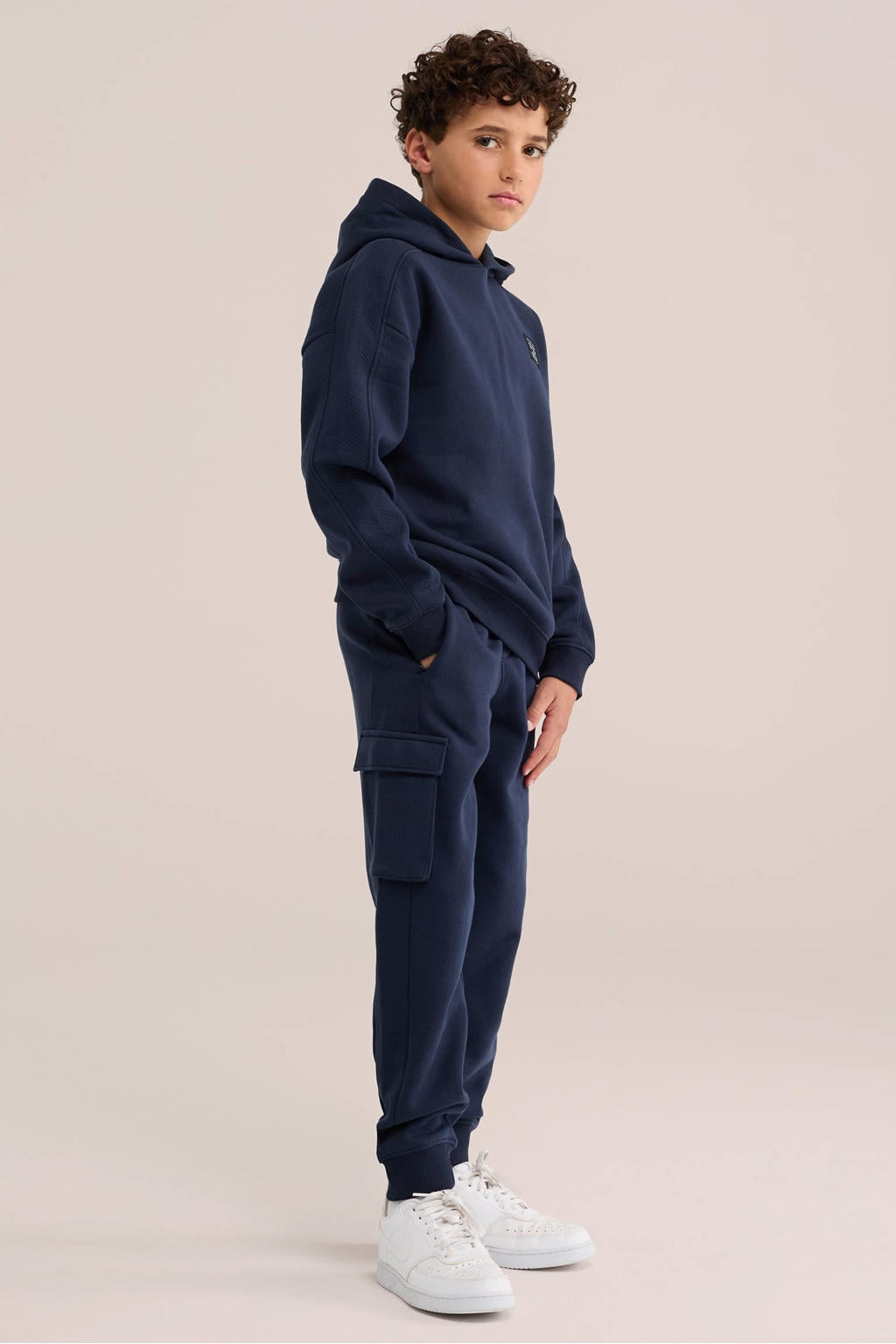 Donkerblauwe jongens WE Fashion hoodie van katoen met effen, lange mouwen en capuchon