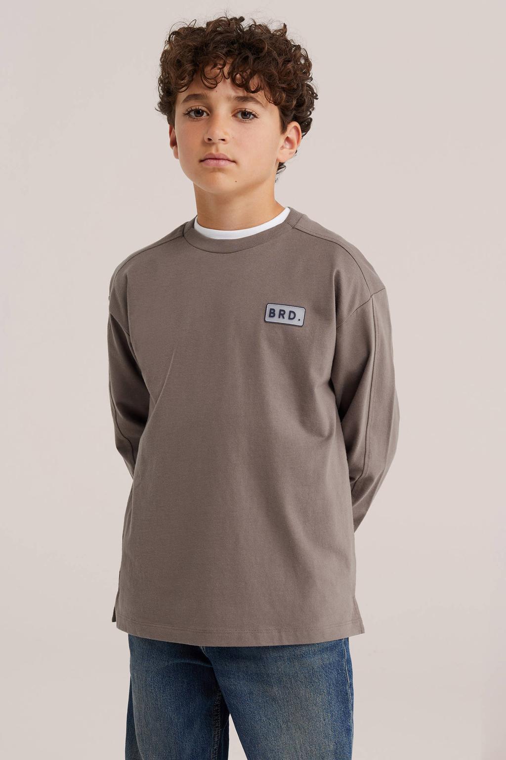 Taupe jongens WE Fashion longsleeve van katoen met effen, lange mouwen, ronde hals en geribde boorden