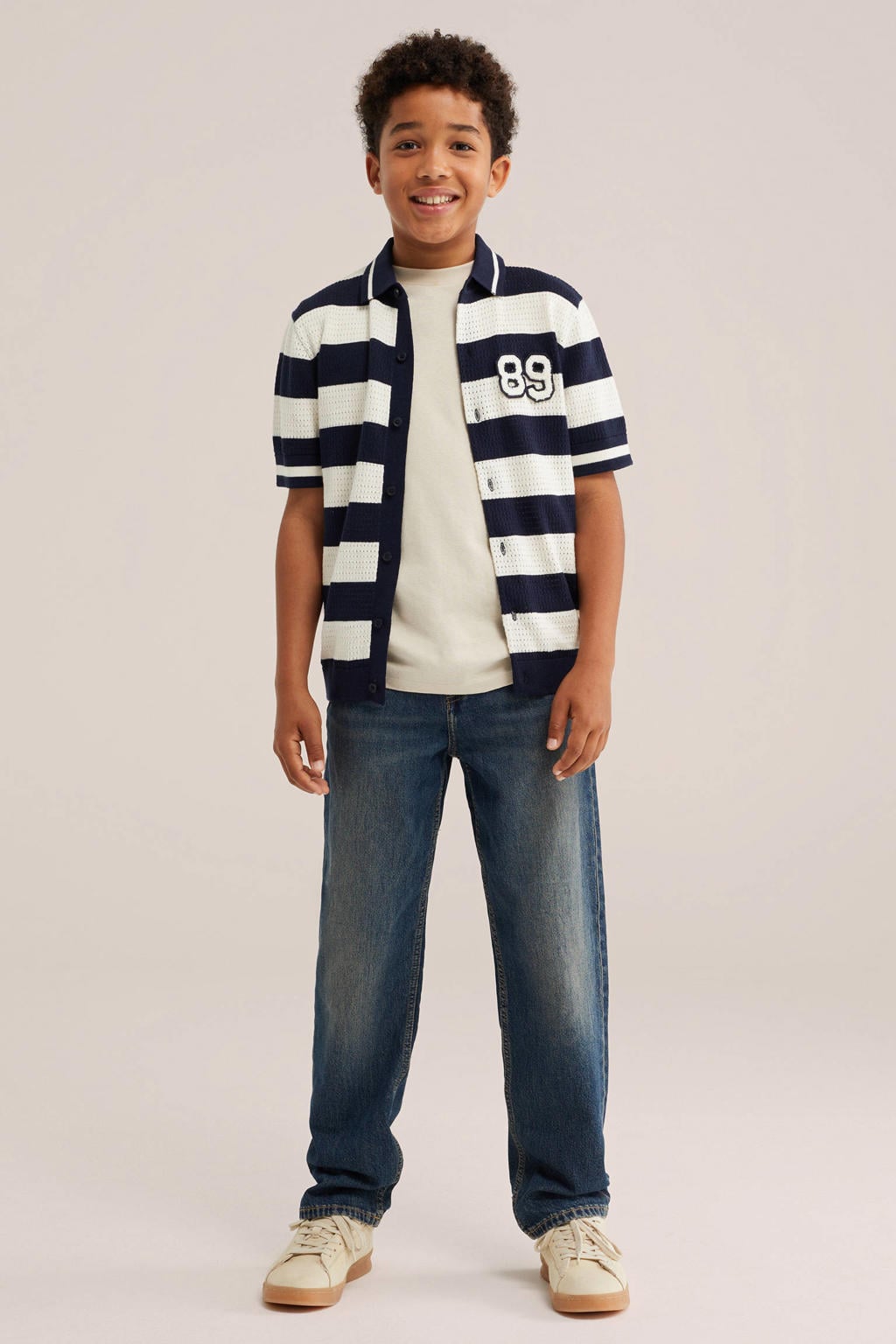 Donkerblauw en witte jongens WE Fashion gebreide gestreepte polo van katoen met korte mouwen en knoopsluiting