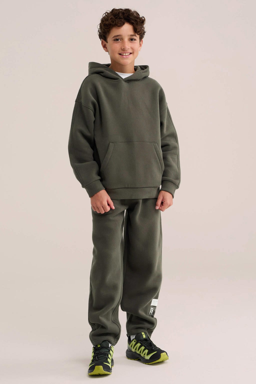 Donkergroene jongens WE Fashion sweater met effen, lange mouwen en capuchon