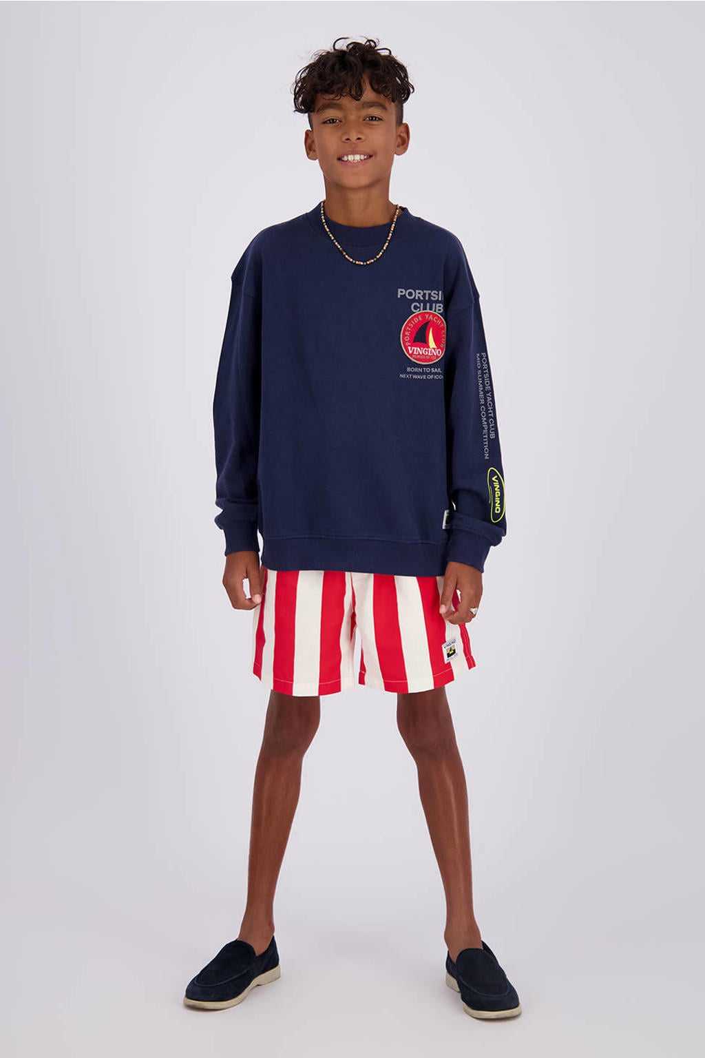 Donkerblauwe jongens Vingino sweater met backprint, lange mouwen, ronde hals en geribde boorden