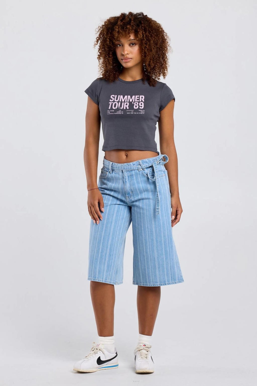 Grijsblauwe dames America Today cropped top blauw met tekst print, korte mouwen en ronde hals