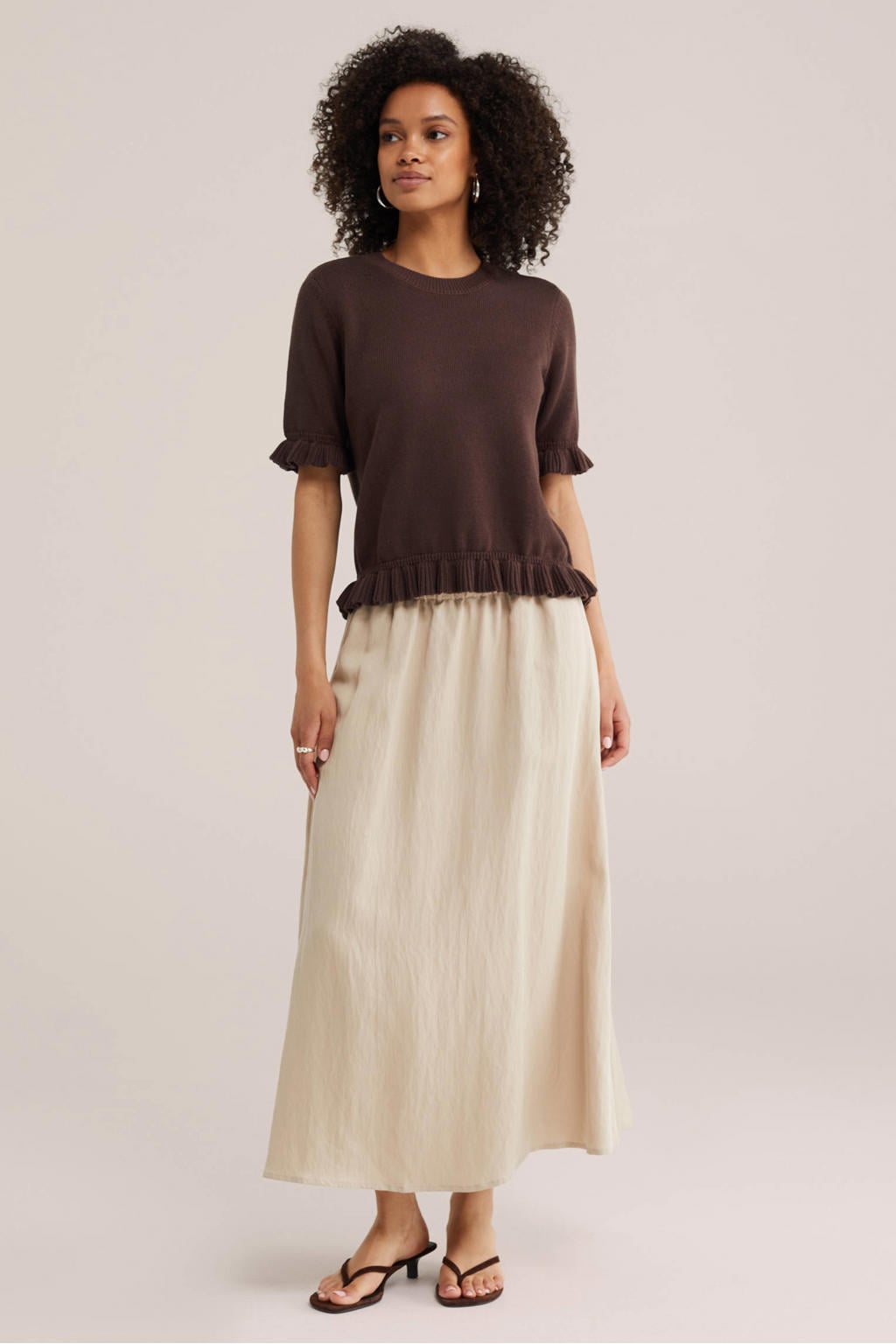 Bruine dames WE Fashion top met effen, driekwart mouwen, ronde hals en ruches