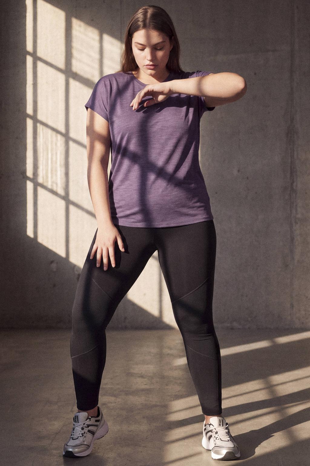 Donkerpaarse dames ONLY PLAY CURVY sportshirt Plus Size van polyester met korte mouwen
