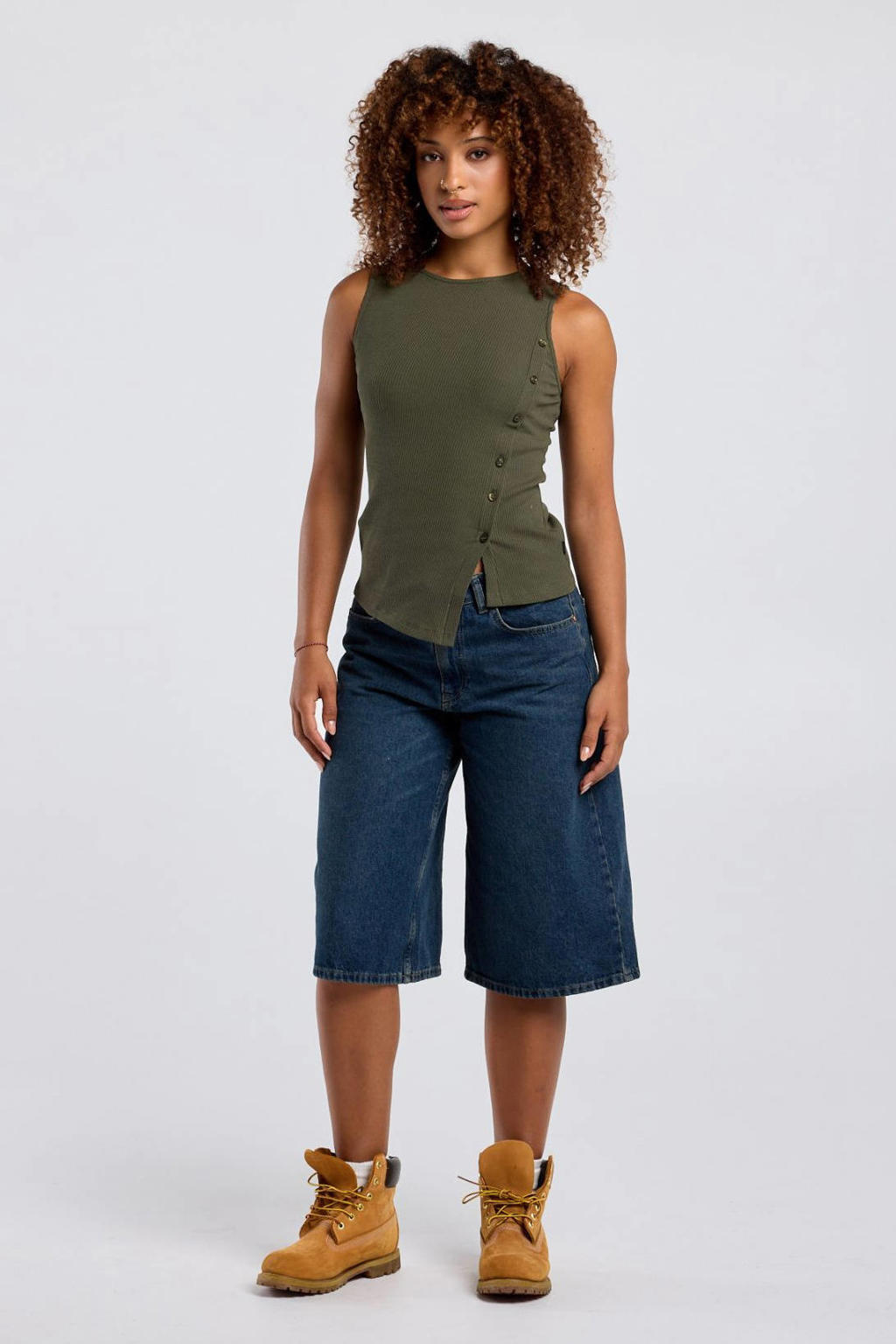 America Today top - kaki