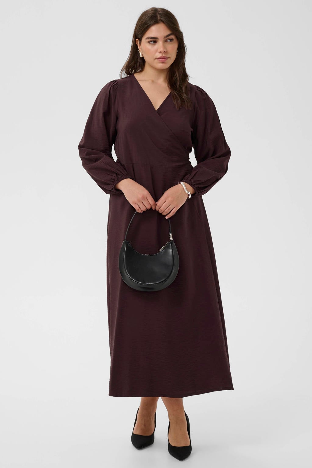 Donkerblauwe dames Kaffe Curve viscose maxi wikkeljurk Plus Size met effen, lange mouwen en striksluiting