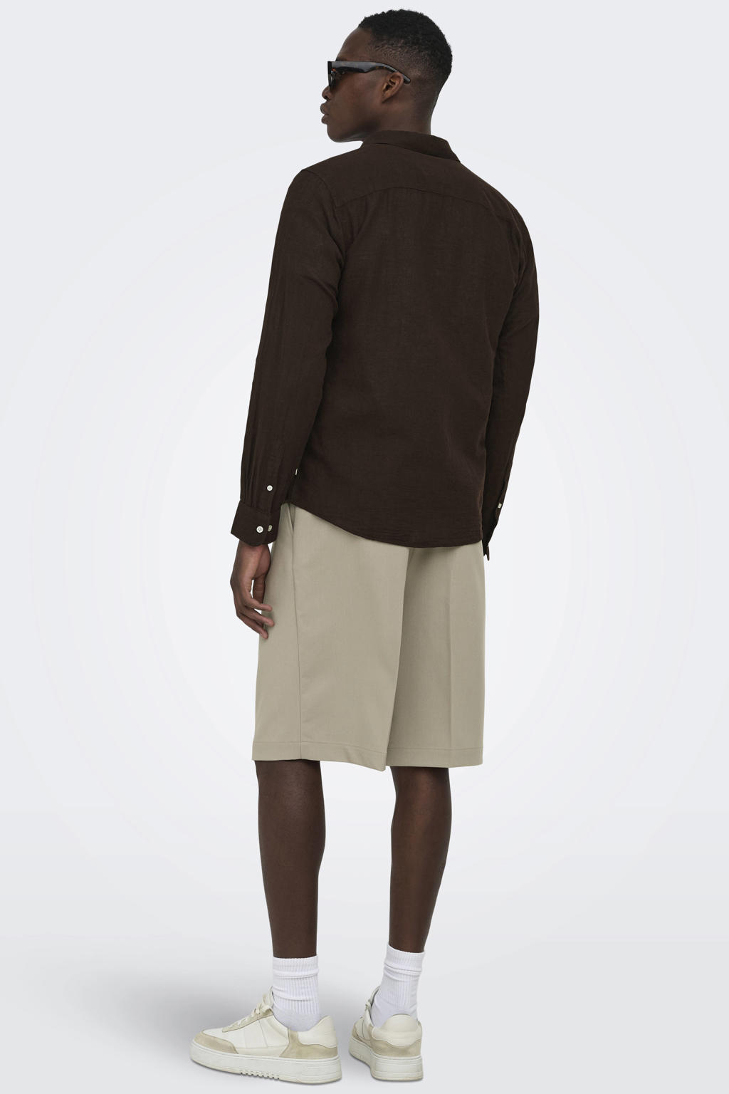 Bruine heren ONLY & SONS slim casual overhemd met effen, lange mouwen en klassieke kraag