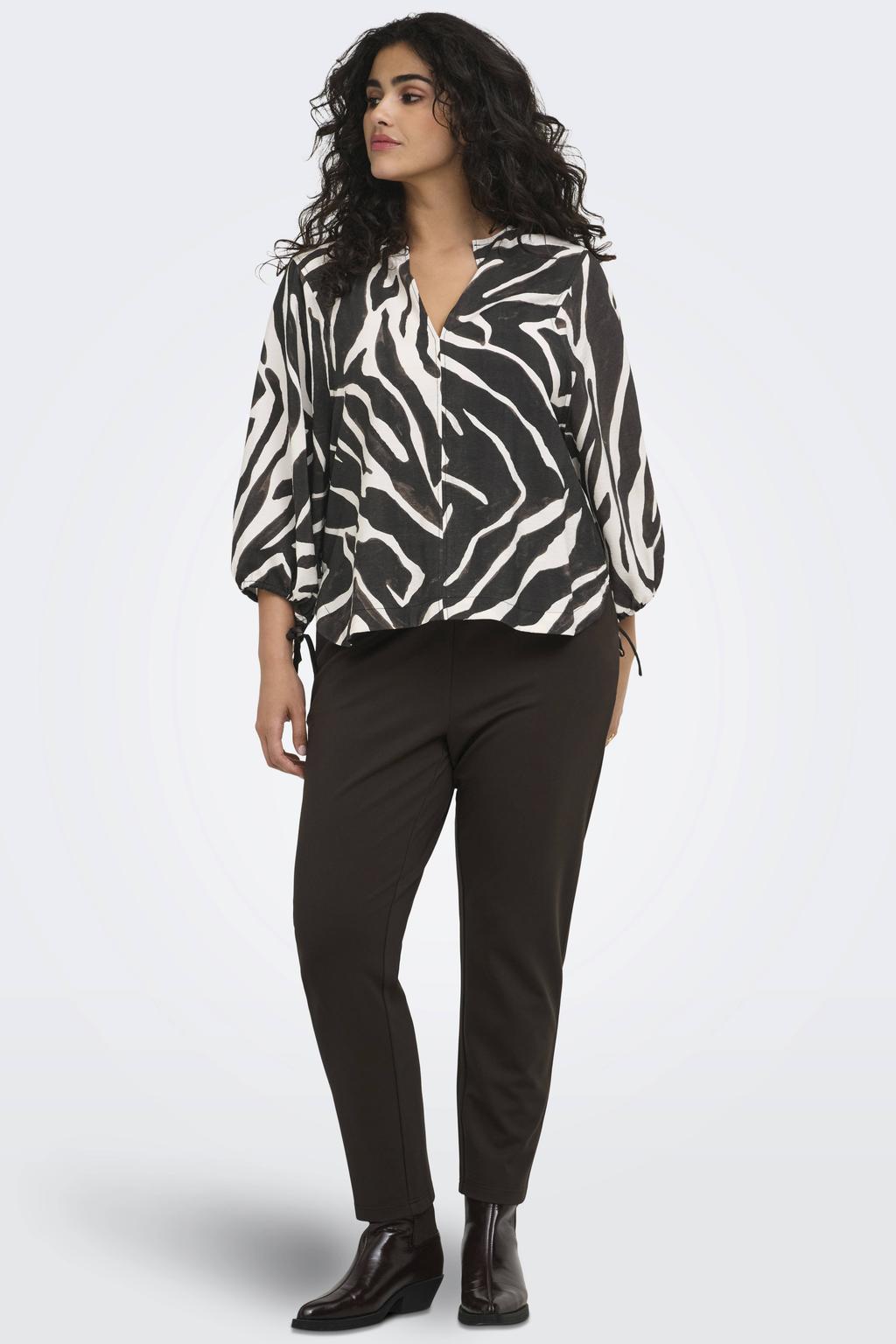 Ecru en zwarte dames ONLY CARMAKOMA carcarrie 3 4 V-hals string top van viscose met zebraprint en driekwart mouwen
