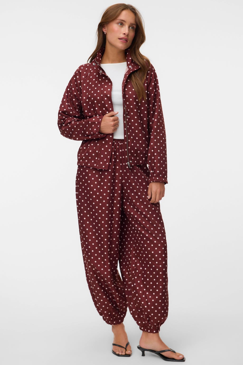 Donkerrode dames VERO MODA jas van polyester met stippenprint, lange mouwen, opstaande kraag en ritssluiting
