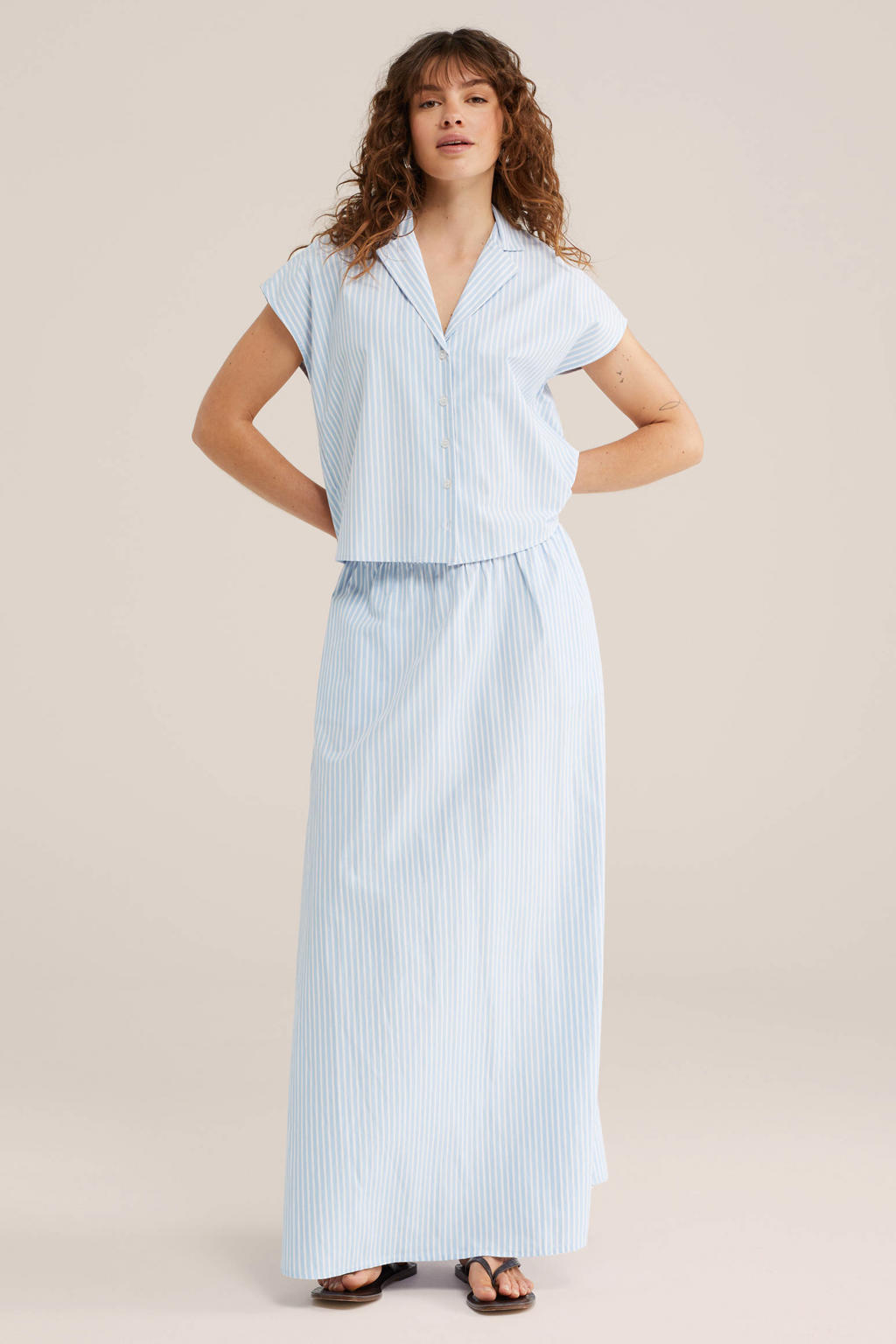 Lichtblauw en witte dames WE Fashion gestreepte midi rok gemaakt van polyester en met elastische tailleband