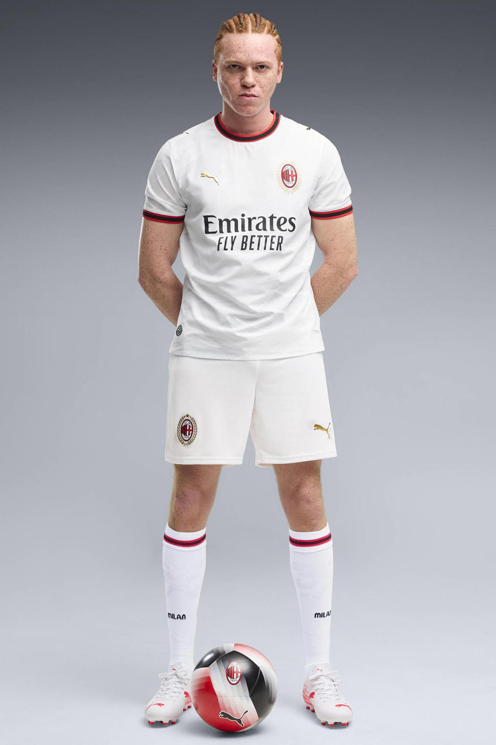 Witte heren Puma Senior AC Milan voetbalshort Uit van polyester met regular waist en elastische tailleband met koord