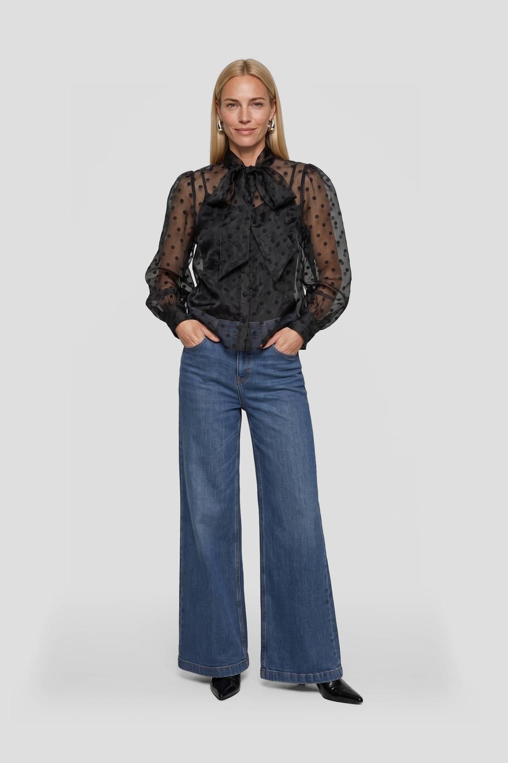 Zwarte dames Anytime blouse van polyester met stippenprint, lange mouwen, strikkraag en knoopsluiting