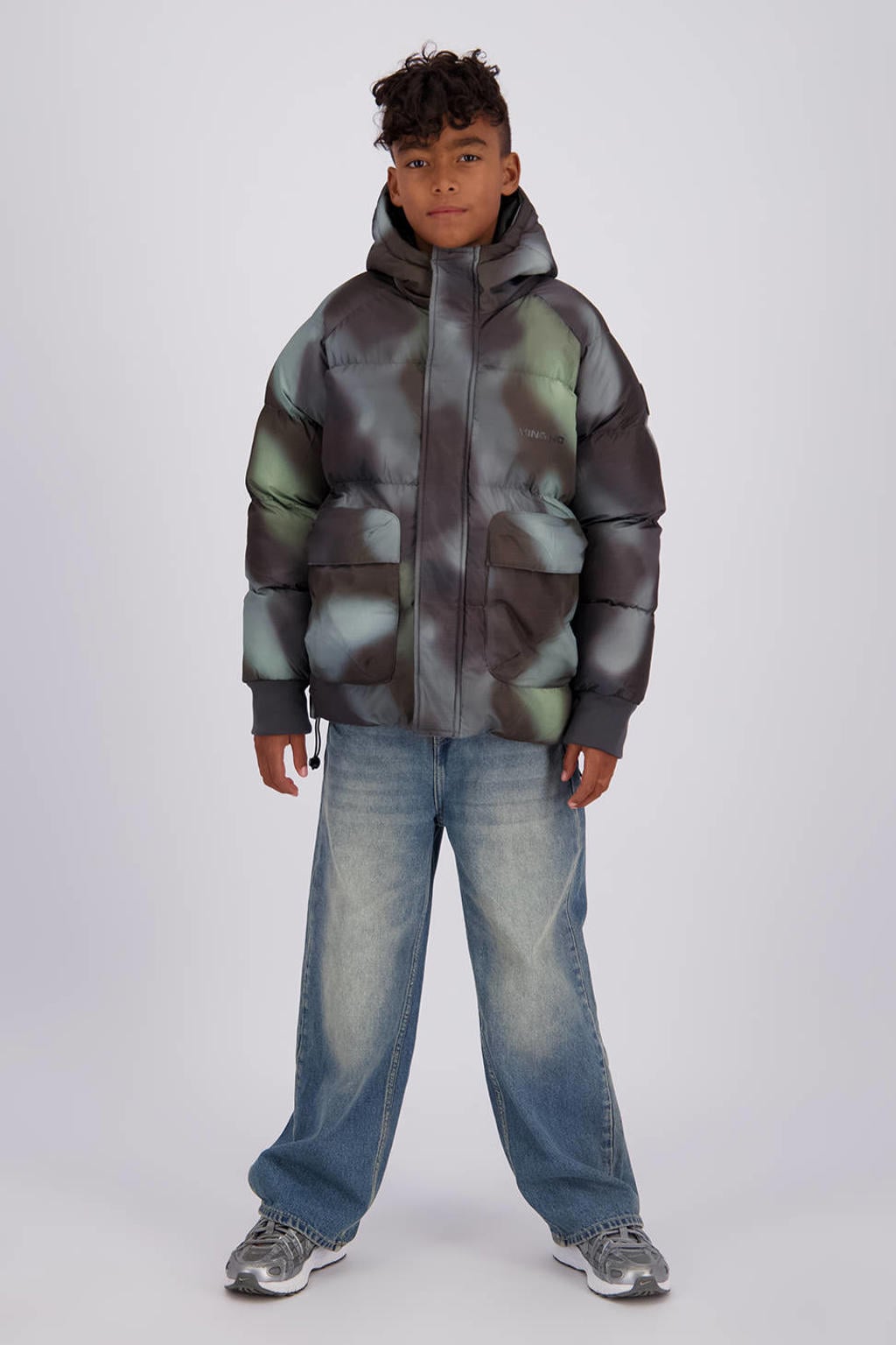 Zwarte jongens Vingino winterparka van polyester met lange mouwen, capuchon en rits- en drukknoopsluiting