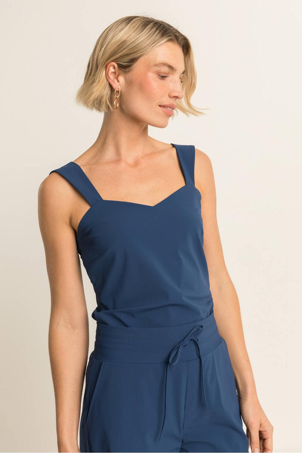Blauwe dames Expresso travelstof spaghettitop met effen en V-hals