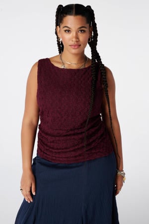 top met textuur donkerrood