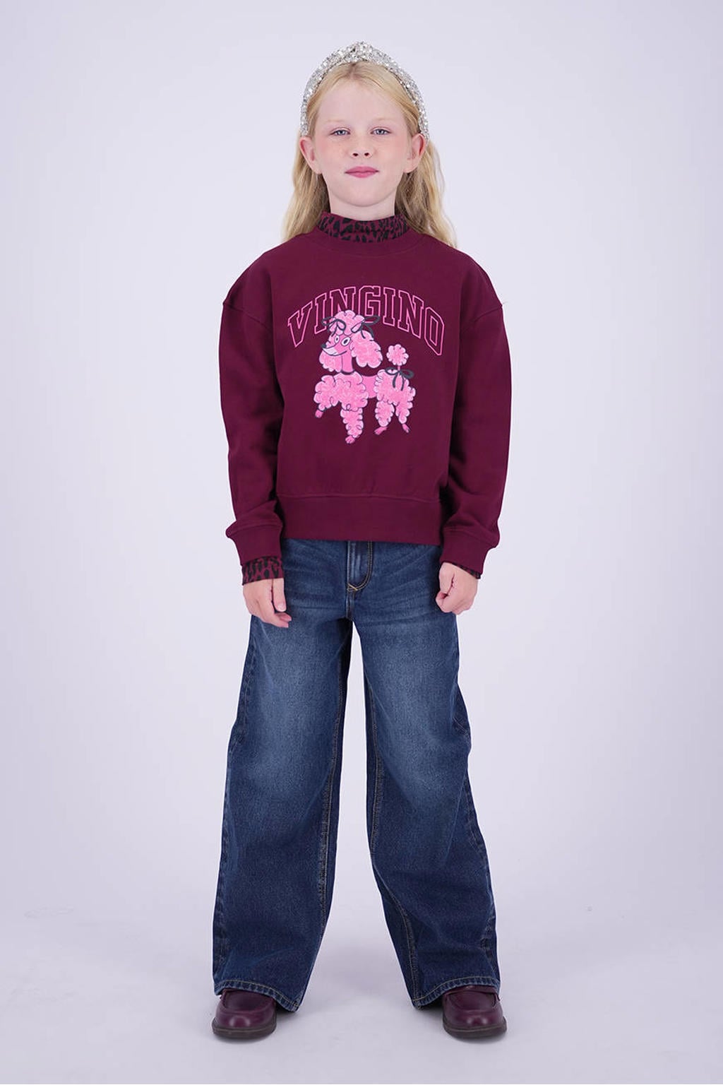 Donkerrode meisjes Vingino sweater met logo dessin, lange mouwen, ronde hals en geribde boorden