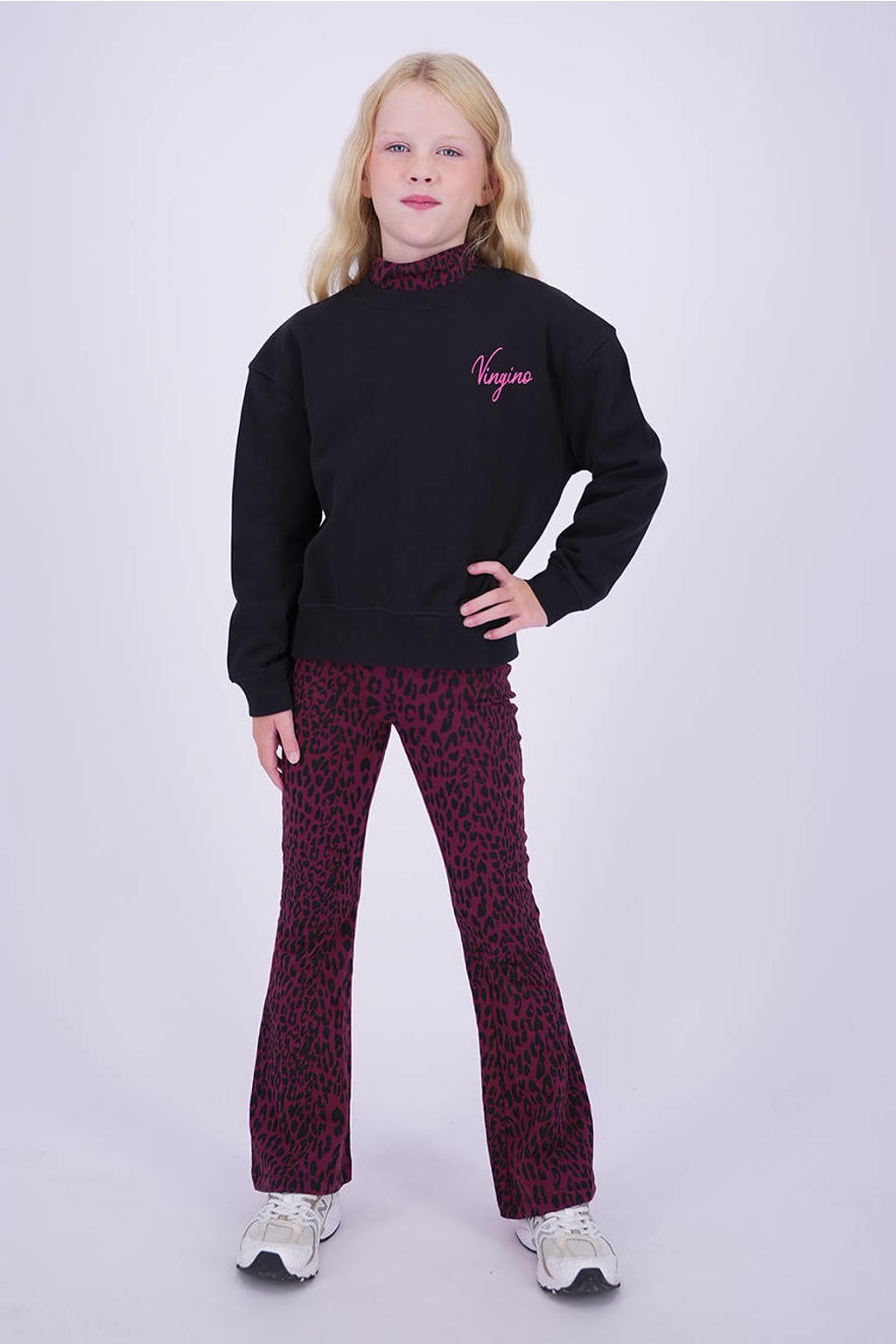 Zwarte meisjes Vingino sweater met backprint, lange mouwen, ronde hals en geribde boorden